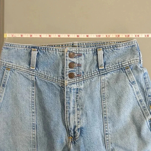 A&F Mom Jean size 2 Light Wash - Picture 10 of 13